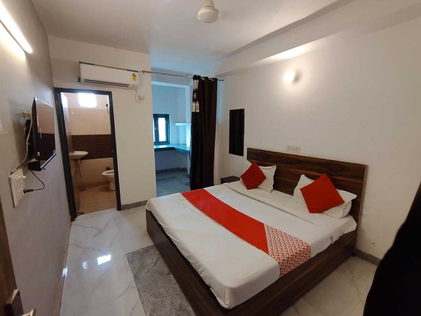 New Signature Village New Delhi Bagian luar foto