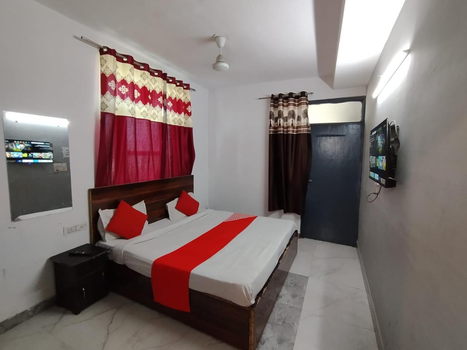 New Signature Village New Delhi Bagian luar foto